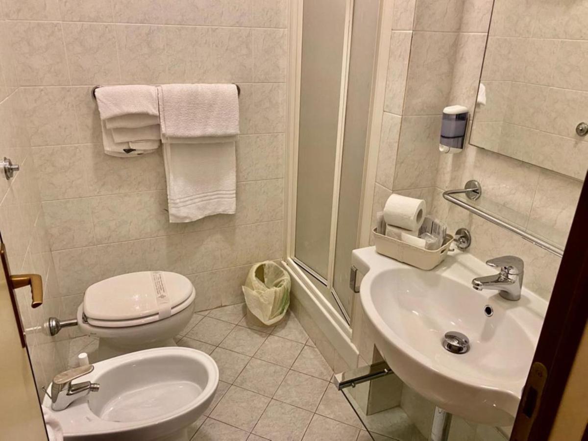 Готель Roma Castle Termini Екстер'єр фото