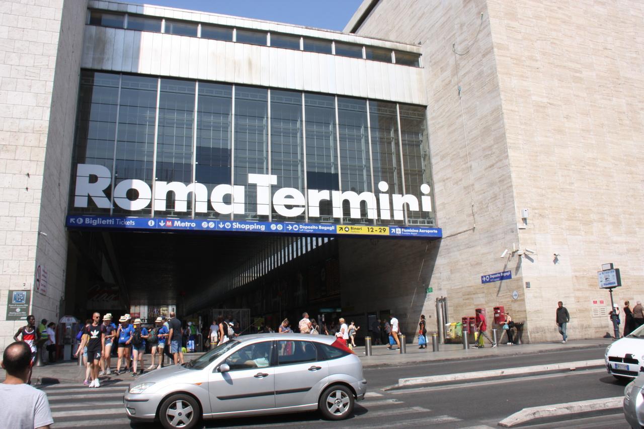 Готель Roma Castle Termini Екстер'єр фото